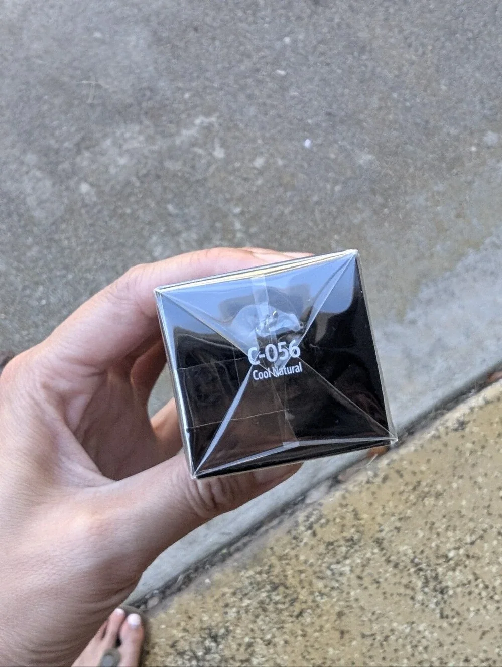 Bobbi Brown Foundation - C056 Cool Natural